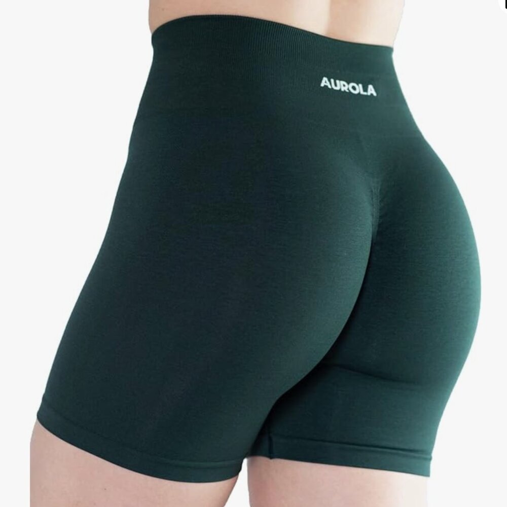 NWOT Aurola gym short (ponderosa green)